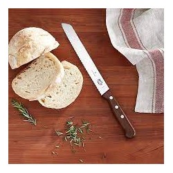 Cuchillo para pan con mango de madera Victorinox uso